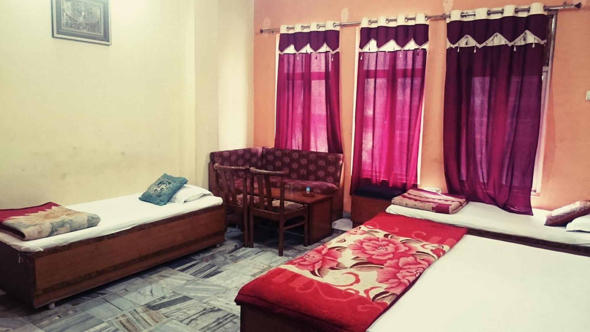 Hotel Aditya Inn Varanasi Værelse billede